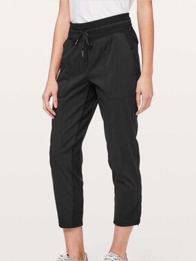 Lululemon Womens Dance Studio Crop 25” Size 2 Black Athleisure W6AVQS